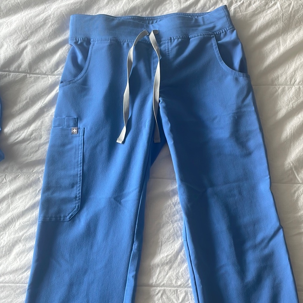 FIGS Cargo bottom scrubs XS